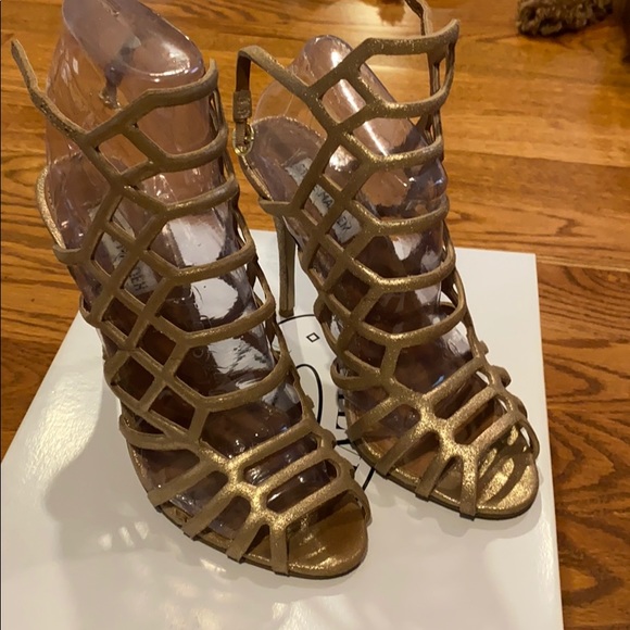 Steve Madden Slithur Gold Cut Out Heels - Picture 1 of 5